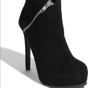 Steve Madden black booties with zipper